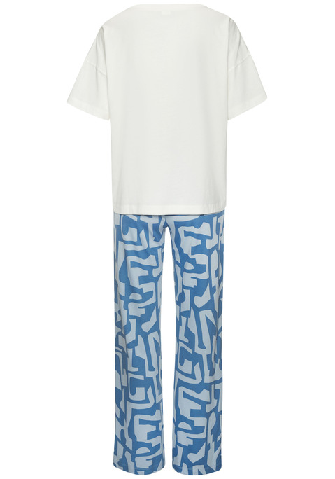 Bild: Pyjama von s.Oliver: Pyjama von s.Oliver mit schönem Print. T-Shirt mit Rundhalsausschnitt. Lange Hose mit Allover-Print. Weiche Viskosemischung für ein angenehmes Tragegefühl.
