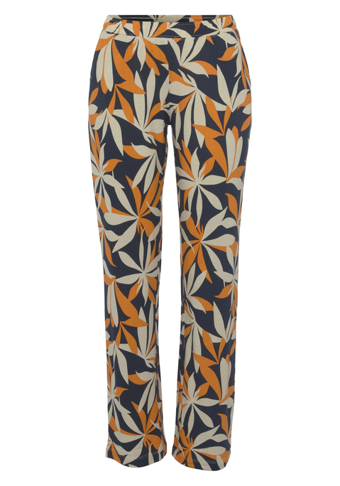 Bild: Pyjama von s.Oliver: Klassischer Pyjama mit allover Print, Reverskragen und aufgesetzter Brusttasche. Lange Hose mit seitlichen Eingriffstaschen und Gummibund. Angenehme Qualität aus 50% Baumwolle, 50% Modal.