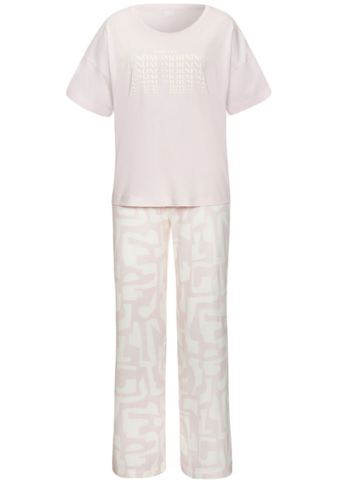 Bild: Pyjama von s.Oliver: Pyjama von s.Oliver mit schönem Print. T-Shirt mit Rundhalsausschnitt. Lange Hose mit Allover-Print. Weiche Viskosemischung für ein angenehmes Tragegefühl.