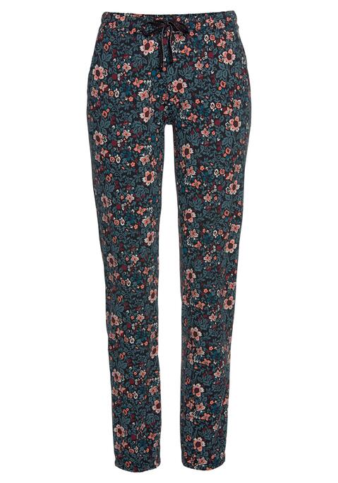 Bild: Pyjamahose von s.Oliver: Lange Pyjamahose mit modischem Muster. Schmal zulaufender Schnitt mit angenehmen Gummibündchen an den Säumen. Gummibund und Tunnelzug am Saum sorgen für einen angenehmen Tragekomfort. Schöne Baumwoll-Viskose Mischung.