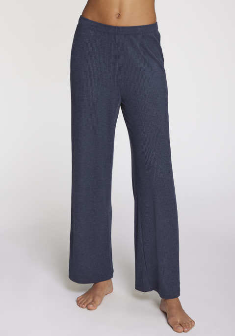 Bild: Pyjamahose von s.Oliver: Pyjamahose mit weitem Bein von s.Oliver. Mit Gummizugbund für angenehmen Tragekomfort. Ideal für entspannte Nächte zu Hause. Weiche Rippqualität aus elastischer Viskose.