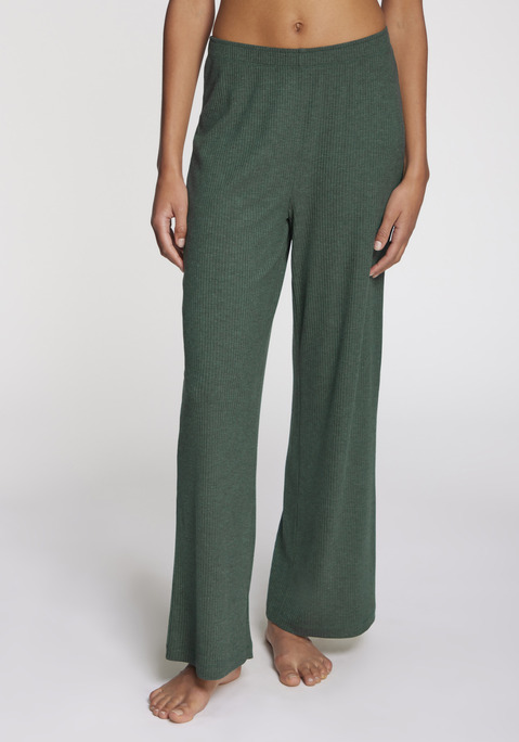 Bild: Pyjamahose von s.Oliver: Pyjamahose mit weitem Bein von s.Oliver. Mit Gummizugbund für angenehmen Tragekomfort. Ideal für entspannte Nächte zu Hause. Weiche Rippqualität aus elastischer Viskose.