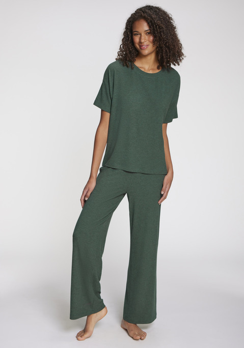 Bild: Pyjamahose von s.Oliver: Pyjamahose mit weitem Bein von s.Oliver. Mit Gummizugbund für angenehmen Tragekomfort. Ideal für entspannte Nächte zu Hause. Weiche Rippqualität aus elastischer Viskose.