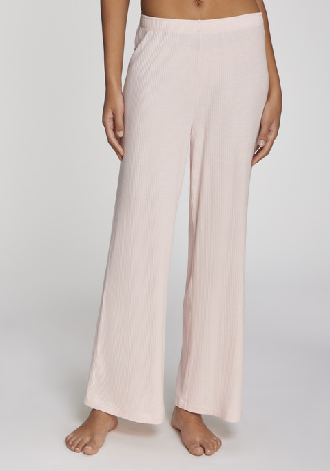 Bild: Pyjamahose von s.Oliver: Pyjamahose mit weitem Bein von s.Oliver. Mit Gummizugbund für angenehmen Tragekomfort. Ideal für entspannte Nächte zu Hause. Weiche Rippqualität aus elastischer Viskose.