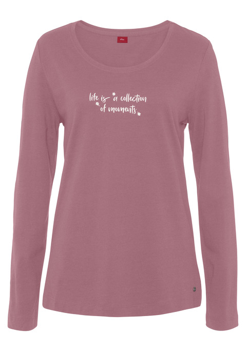 Bild: Pyjamaoberteil von s.Oliver: Bequemes Langarmshirt von s.Oliver mit langen Ärmeln, Rundhalsausschnitt und einem kleinen Frontprint vorn. In weicher Single Jersey Qualität aus  50% Baumwolle, 50% Viskose.