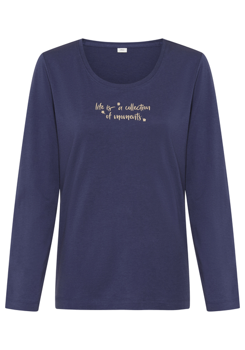 Bild: Pyjamaoberteil von s.Oliver: Bequemes Langarmshirt von s.Oliver mit langen Ärmeln, Rundhalsausschnitt und einem kleinen Frontprint vorn. In weicher Single Jersey Qualität aus  50% Baumwolle, 50% Viskose.