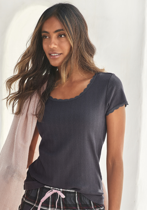 Bild: Pyjamaoberteil von s.Oliver: Schlafshirt aus 100% Baumwolle. Mit jedem Kauf eines Artikels aus Cotton made in Africa untestützt Du die Initiative