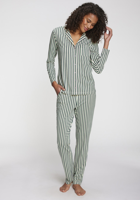 Bild: Pyjamaoberteil von s.Oliver: Mit tollem Alloverprint: klassisches Pyjamaoberteil von s.Oliver. Mit aufgesetzter Brusttasche und durchgehender Knopfleiste. Behaglicher Materialmix aus Baumwolle und Viskose. Single-Jersey: angenehm leicht auf der Haut.