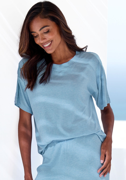 Bild: Pyjamaoberteil von s.Oliver: Schlichtes Schlafshirt von s.Oliver. Trageangenehme Rippware. Unifarben. Rundhalsausschnitt. Überschnittene Schultern, kurze Ärmel. Weiche Viskose-Mischung in 4x4 Rippe