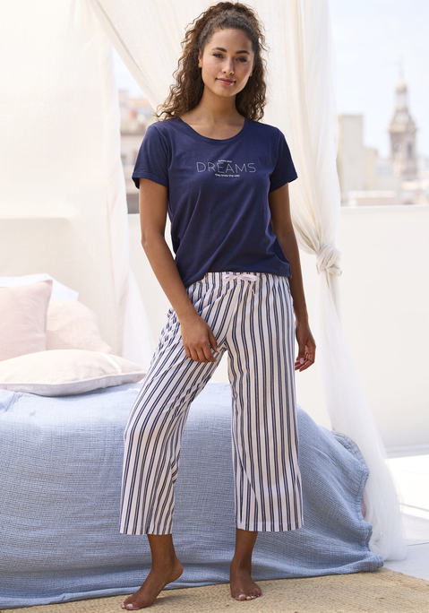 Bild: Pyjamaoberteil von s.Oliver: T-Shirt mit Schriftzugprint vorn von s.Oliver. Mit Rundhalsausschnitt. Leger weit geschnitten. Trageangenehme Baumwoll-Viskose-Mischung.
