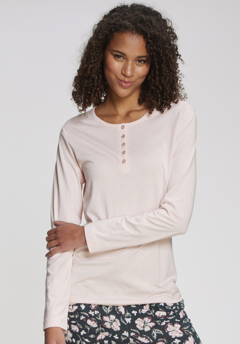 Bild: Pyjamaoberteil von s.Oliver: Komfortables unifarbenes Longsleeve von s.Oliver mit kurzer Knopfleiste als Zierde. Rundhalsausschnitt. Passt bequem, ideal für Nachtbekleidung. Weicher Single-Jersey aus Baumwollmischung für ein angenehmes Tragegefühl.