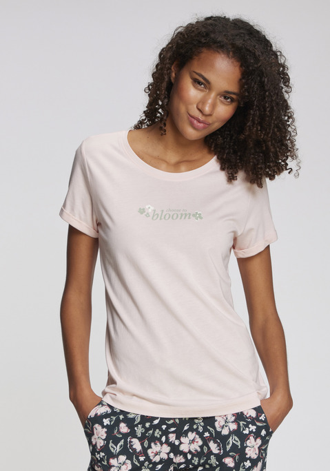 Bild: Pyjamaoberteil von s.Oliver: Attraktives Schlaf-T-Shirt  von s.Oliver mit kleinem Print auf der Vorderseite und klassischem Rundhalsausschnitt. Schöne Basic-Passform, ideal für erholsamen Schlaf. Hoher Tragekomfort dank angenehmem Single-Jersey in Baumwoll-Viskose-Qualität.
