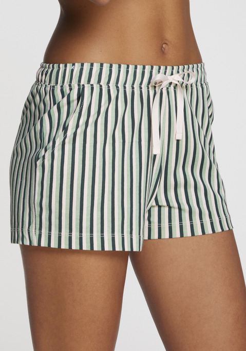 Bild: Pyjamashorts von s.Oliver: Kurze Pyjamahose von s.Oliver mit schönem Allovermuster. Gummizugbund mit Bindeband und Eingrifftaschen. Legerer Schnitt für komfortable Nächte. Ideal als Sleepwear. Angenehme Qualität aus Baumwoll-Viskose-Mischung.