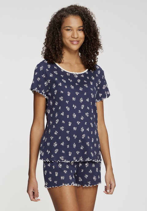Bild: Shorty von s.Oliver: Niedlicher Shorty von s.Oliver mit Alloverprint. Eingefasster Rundhalsausschnitt mit kleiner Zierschleife. Elastischer Hosenbund mit Zierschleife. Ideal für warme Nächte und entspanntes Chillen zu Hause. Weicher Ajourstrick aus Baumwolle.