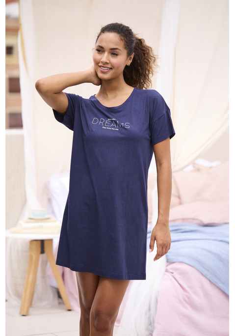 Bild: Sleepshirt von s.Oliver: Bigshirt mit Print vorn von s.Oliver. Mit Rundhalsausschnitt und überschnittenen Schultern. Ideal als Homewear oder Schlafshirt. Trageangenehme Baumwoll-Viskose-Qualität.