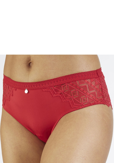 Bild: Slip von s.Oliver: Femininer Slip mit hübschem Spitzenbund. Aus weichem Microtouch-Material und graphischer Spitze in transparenter Optik. Mit feinem Accessoire in der vorderen Mitte. Mit eingearbeitetem Baumwollzwickel. Passender BH aus der gleichen Serie erhältlich. Obermaterial: 86% Polyamid, 14% Elasthan.