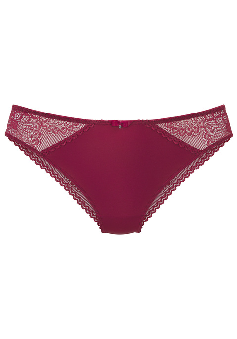 Bild: Slip von s.Oliver: Femininer Slip mit Zierschleife und kleinem Glitzeraccessoire vorne mittig. Aus Spitze und weichem Microtouch-Material. Mit verführerischem Netzeinsatz in der hinteren Mitte. Mit eingearbeitetem Baumwollzwickel. Mit Spitze, die anteilig recyceltes Polyamid enthält. Aus 86% Polyamid, 14% Elasthan.