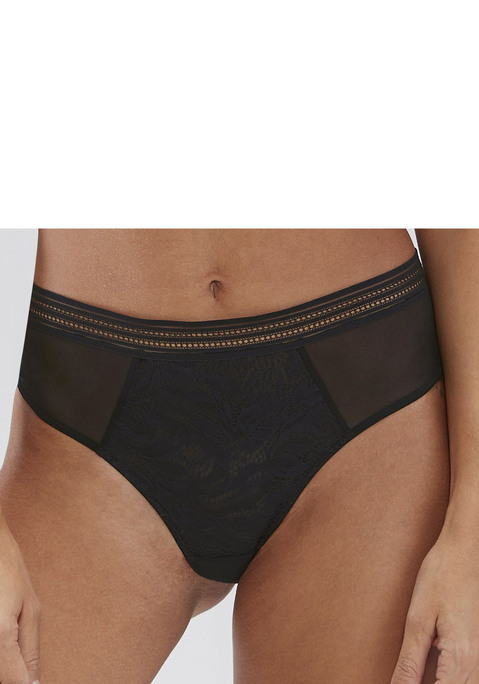 Bild: String von s.Oliver: Verführerischer String von s.Oliver. Aus weichem Mesh und dezent transparenter Spitze, die anteilig recyceltes Polyamid enthält. Modischer Bund für einen tollen Halt. Mit eingearbeitetem Baumwollzwickel. Passender BH aus der gleichen Serie erhältlich. Obermaterial: 79% recyceltes Polyamid (Nylon) + 9% Polyamid (Nylon) + 12% Elasthan (Spandex)