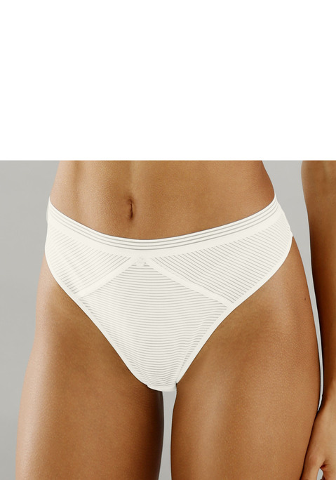 Bild: String von s.Oliver: Modischer String aus angenehm weichen Soft-Mesh. Mit schmalem Bund in Streifen-Optik. Modisches Metallaccessoire in der vorderen Mitte. Mit eingearbeitetem Baumwollzwickel. Mit passenden  BH's aus der gleichen Serie erhältlich. Obermaterial: 87% Polyamid, 13% Elasthan.