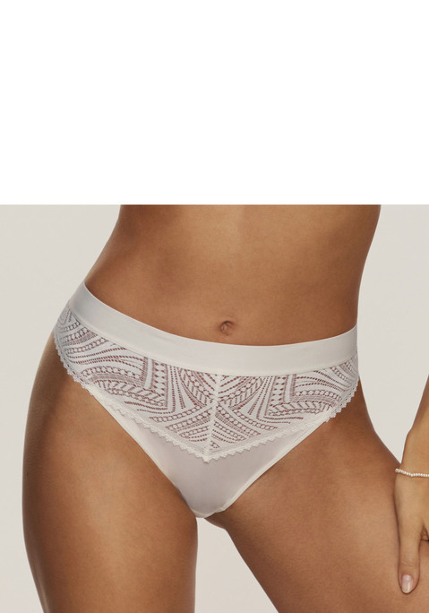 Bild: String von s.Oliver: Hübscher String mit hohen Beinausschnitten. Modischer Bund für einen tollen Halt. Aus graphischer Spitze und Microtouch-Material. Mit eingearbeitetem Baumwollzwickel. Passende BHs aus der gleichen Serie erhältlich. Obermaterial: 87% Polyamid, 13% Elasthan.
