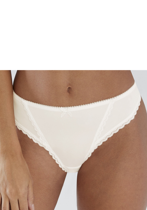Bild: String von s.Oliver: Klassischer String aus angenehm weichem Material-Mix. Spitzenborten entlang des Bunds und Beinausschnitten. Feine Zierschleife in der vorderen Mitte. Passende BH's aus der gleichen Serie erhältlich. Mit eingearbeitetem Baumwollzwickel. Obermaterial: 85% Polyamid, 15% Elasthan.