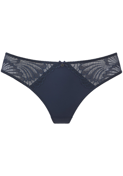 Bild: String von s.Oliver: Verführerischer String mit hohen Beinausschnitten. Aus feiner Spitze und weichem Microtouch-Material. Mit feiner Zierschleife und modischem Accessoire vorne mittig. Mit eingearbeitetem Baumwollzwickel. Passender BH aus der gleichen Serie erhältlich. Aus 88% Polyamid, 12% Elasthan.