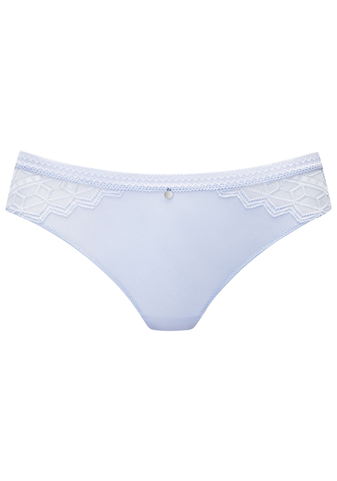 Bild: String von s.Oliver: Traumhafter String mit hübschen Spitzenbund. Aus weichem Microtouch-Material und graphischer, transparenter Spitze. Mit feinem Accessoire in der vorderen Mitte. Mit eingearbeitetem Baumwollzwickel. Passender BH aus der gleichen Serie erhältlich. Obermaterial: 86% Polyamid, 14% Elasthan.