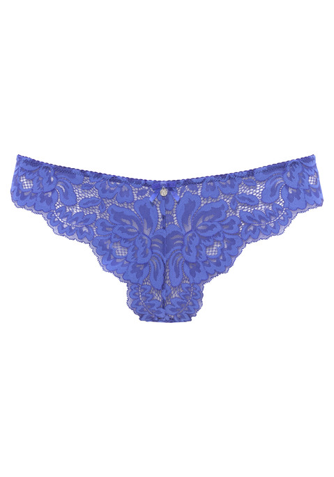 Bild: String von s.Oliver: Femininer String in leicht transparenter Optik. Rundherum aus feiner, floraler Spitze gefertigt. Mit feiner Zierschleife und Metallaccessoire in der vorderen Mitte. Passende BH's aus der gleichen Serie erhältlich. Mit eingearbeitetem Baumwollzwickel. Obermaterial: 90% Polyamid, 10% Elasthan.
