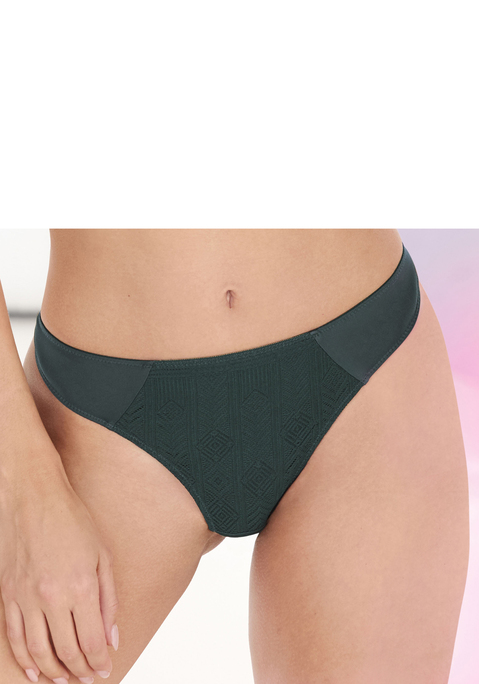 Bild: String von s.Oliver: Modischer String mit edlem Ringdetail in der hinteren Mitte. Aus weichem Microtouch-Material und feiner, graphischer Spitze. Vorn mit blickdicht unterlegter Spitze. Mit eingearbeitetem Baumwollzwickel. Passende Unterteile aus der gleichen Serie erhältlich. Aus 79% Polyamid, 21% Elasthan.