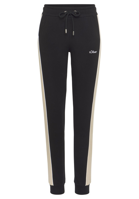 Bild: Sweathose von s.Oliver: Sweathose von s.Oliver. Elastischer Bund mit Tunnelzug. Logo-Stitching auf dem linken Bein. Zwei Seitentaschen. Gerippte Bündchen am Fuß. Trageangenehme und weiche Qualität aus Sweat.