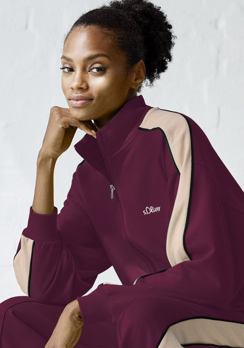Bild: Sweatjacke von s.Oliver: Sweatjacke von s.Oliver. Seitenstreifen auf den Ärmeln in Kontrastfarbe. Mit durchgehendem Reißverschluss. Logo-Stitching vorn. Mit Rippbündchen und Stehkragen. Softe und trageangenehme Sweatqualität.