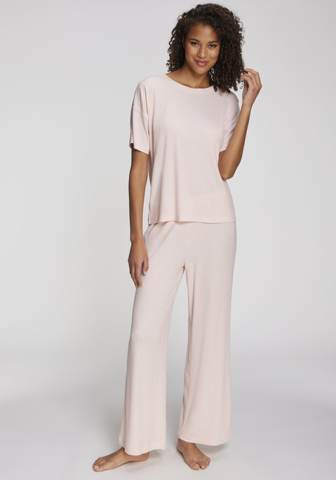Bild: Pyjamahose von s.Oliver: Pyjamahose mit weitem Bein von s.Oliver. Mit Gummizugbund für angenehmen Tragekomfort. Ideal für entspannte Nächte zu Hause. Weiche Rippqualität aus elastischer Viskose.