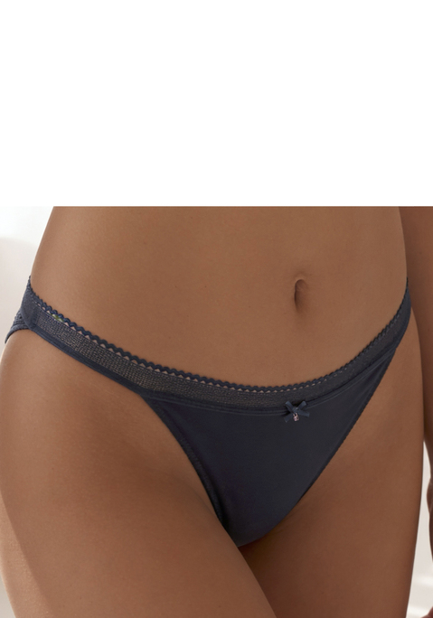 Bild: Tanga von s.Oliver: Femininer Tanga mit feiner Zierschleife und kleinem Glitzeraccessoire vorne mittig. Aus weichem Microtouch-Material & blumiger Spitze in transparenter Optik. Mit elastischem Spitzenbund. Mit eingearbeitetem Baumwollzwickel. Passende BHs aus der gleichen Serie erhältlich. Aus 83% Polyamid, 15% Elasthan, 2% Polyester.