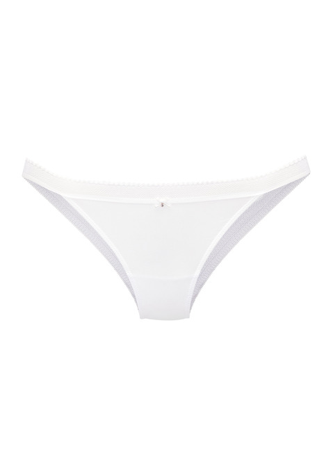 Bild: Tanga von s.Oliver: Femininer Tanga mit feiner Zierschleife und kleinem Glitzeraccessoire vorne mittig. Aus weichem Microtouch-Material & blumiger Spitze in transparenter Optik. Mit elastischem Spitzenbund. Mit eingearbeitetem Baumwollzwickel. Passende BHs aus der gleichen Serie erhältlich. Aus 83% Polyamid, 15% Elasthan, 2% Polyester.