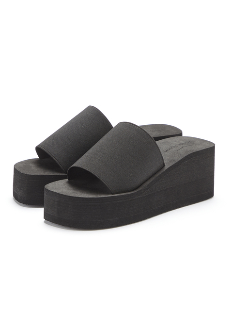 Bild: Badepantolette von Venice Beach: Pantolette VEGAN von VENICE BEACH. Mit elastischem Riemen. Obermaterial aus Elasthan. Futter aus Textil. Decksohle und Laufsohle aus Synthetik.