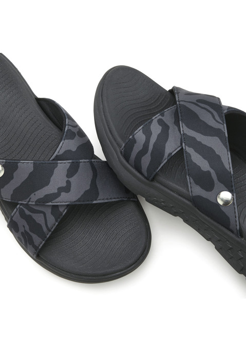Bild: Badepantolette von Venice Beach: Pantolette mit wasserabweisender Sohle VEGAN von VENICE BEACH. Hervorragend geeignet für Strand und Pool. Obermaterial und Futter aus Textil. Decksohle und Laufsohle aus Synthetik.