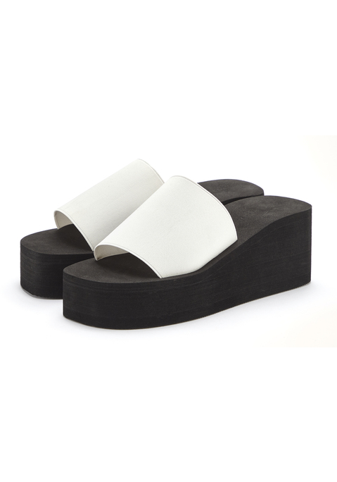 Bild: Badepantolette von Venice Beach: Pantolette VEGAN von VENICE BEACH. Mit elastischem Riemen. Obermaterial aus Elasthan. Futter aus Textil. Decksohle und Laufsohle aus Synthetik.
