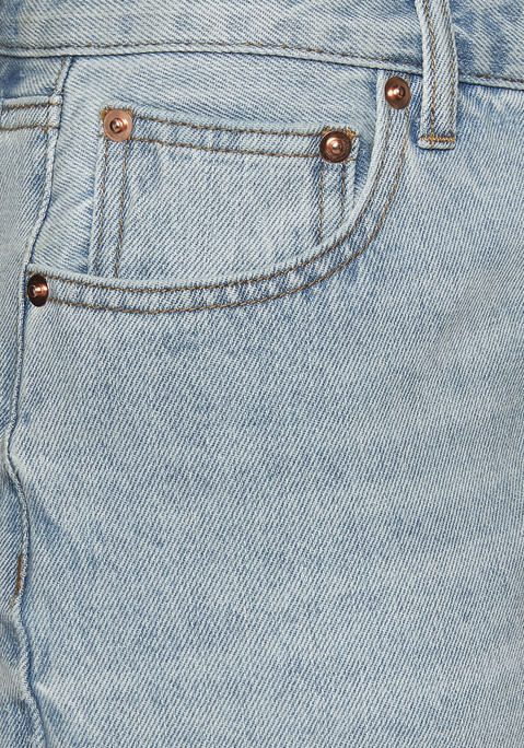 Bild: Jeansbermudas von Venice Beach: Jeans-Bermudas von Venice Beach. Lässiger undone-Look durch offenen Saum. 5-Pocket-Design. Mit Gürtelschlaufen. Kleine, glänzende Nieten an den vorderen Taschen. Hochwertige Baumwollqualität.