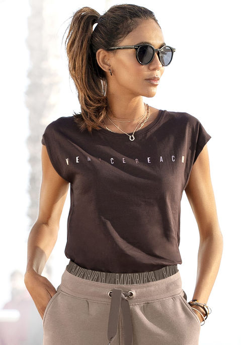 Bild: Kurzarmshirt von Venice Beach: T-Shirt von Venice Beach. Mit glänzendem Logoprint vorn. Rundhalsausschnitt. Lockere Passform. Vielseitig kombinierbar. Trageangenehmer Jersey.