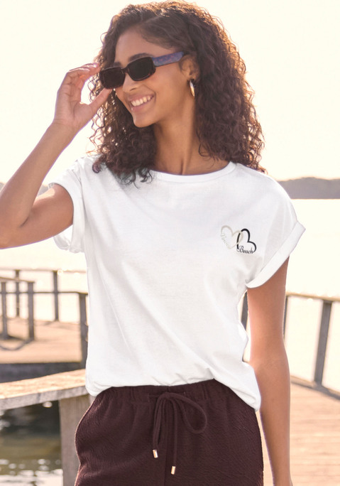 Bild: Kurzarmshirt von Venice Beach: Klassisches Kurzarmshirt von Venice Beach. Mit Rundhalsausschnitt, kurzen Ärmeln samt fixiertem Aufschlag und zwei gedruckten Herzen auf der linken Brust. Gerade, hüftlange Passform. Locker geschnitten. Vielseitig kombinierbar. Weicher Baumwoll-Jersey.