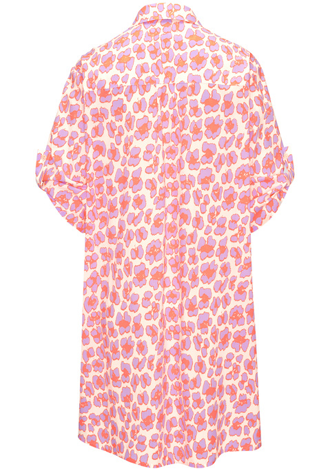 Bild: Longbluse von Venice Beach: <h3>Stylische Longbluse mit Animaldruck</h3>
<p>
Die lässige Longbluse von <strong>Venice Beach</strong> überzeugt durch ihren einzigartigen Animaldruck, der jedem Outfit einen besonderen Akzent verleiht. Mit 3/4-langen, verstellbaren Ärmeln und einer durchgehenden Knopfleiste vorne bietet sie nicht nur Stil, sondern auch Flexibilität für verschiedene Gelegenheiten. Eine kleine Brusttasche und praktische Seitenschlitze runden den Look ab und machen die Bluse zu einem Must-have für modebewusste Frauen.
</p>

<h4>Hochwertige Materialien und durchdachte Details</h4>
<p>
Diese Bluse ist aus einer besonders soften, gewebten Qualität gefertigt, die für ein angenehmes Tragegefühl sorgt. Die Passform ist so gestaltet, dass sie sich angenehm an den Körper anschmiegt, ohne einzuengen. Sie eignet sich ideal für den Alltag sowie für besondere Anlässe. 
</p>

<h4>Outfit-Inspirationen und Anlässe</h4>
<p>
Die Longbluse lässt sich wunderbar mit lässigen Jeans oder Shorts kombinieren und ist perfekt für einen entspannten Tag im Freien oder beim Treffen mit Freunden. Für einen sportlichen Look kann sie zu Sneakers getragen werden, während Sandalen ideal für warme Sommertage sind. 
</p>

<p>Mit dieser Longbluse von <strong>Venice Beach</strong> wird jede Garderobe aufgewertet – ein echtes Fashion-Highlight.</p>