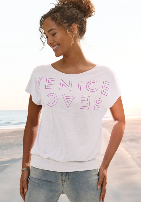 Bild: Rundhalsshirt von Venice Beach: Unifarbenes Shirt von Venice Beach mit großem Schriftzug vorn. Legere Form mit breitem, anliegendem Bund für einen lockeren Fall. Für Freizeit und Sport. Leicht transparente Strukturware.
