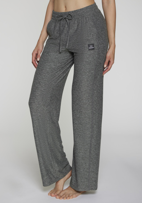 Bild: Loungehose von Vivance Active by Lascana: Wide-leg-Pants von Vivance Active. Elastischer Kordelzugbund. Kleines Labeldetail am Bein. Seitliche Eingrifftaschen. Trageangenehme Qualität.