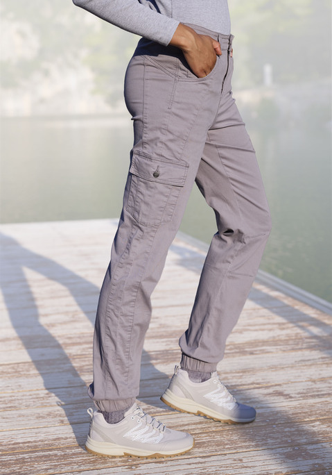 Bild: Trekkinghose von LASCANA ACTIVE: Herrlich bequem: Outdoor-Cargohose von Vivance active in Jeansoptik. Praktische Cargo-Taschen und zusätzliche Eingrifftaschen. Gummizug am Saumabschluss und vorgeformte Knie. Angenehm weicher, elastischer Baumwollmix.