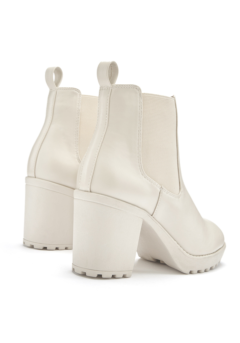 Bild: Chelseaboots von Vivance: Stiefelette mit Blockabsatz von VIVANCE. Absatzhöhe ca. 7,5 cm. Obermaterial, Futter und Decksohle aus Lederimitat. Laufsohle aus Synthetik.