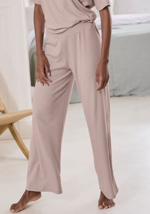 Bild: 7/8-Hose von Vivance Dreams: Gemütliche 7/8-Loungehose von Vivance Dreams mit elastischem Tunnelzugbund. Bequeme Passform mit weitem Beinverlauf. Pflegeleichte, weiche Feinripp-Qualität mit Viskoseanteil.