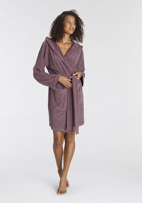 Bild: Bademantel von Vivance Dreams: Weicher Bademantel in Kurzlänge mit Kapuze und losem Bindegürtel an Taille. Aus 80% Baumwolle, 20% Polyester.