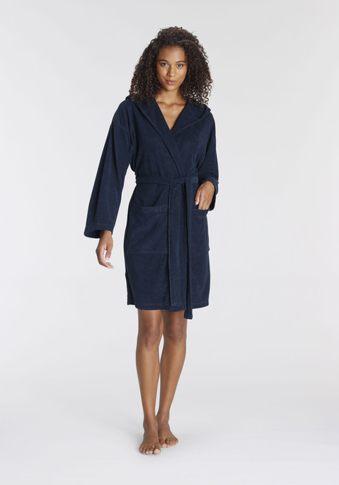 Bild: Bademantel von Vivance Dreams: Weicher Bademantel in Kurzlänge mit Kapuze und losem Bindegürtel an Taille. Aus 80% Baumwolle, 20% Polyester.
