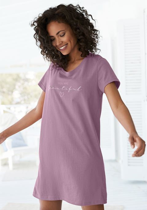 Bild: Bigshirt von Vivance Dreams by Lascana: Schlafkleid von Vivance Dreams. Mit großem Schriftzugprint vorn. Rundhalsausschnitt. Überschnittene Schultern. Weiche Single-Jerseyqualität.