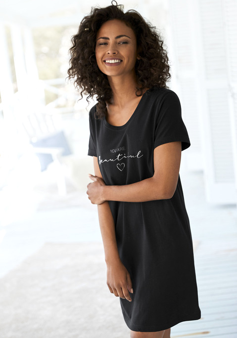 Bild: Bigshirt von Vivance Dreams by Lascana: Schlafkleid von Vivance Dreams. Mit großem Schriftzugprint vorn. Rundhalsausschnitt. Überschnittene Schultern. Weiche Single-Jerseyqualität.